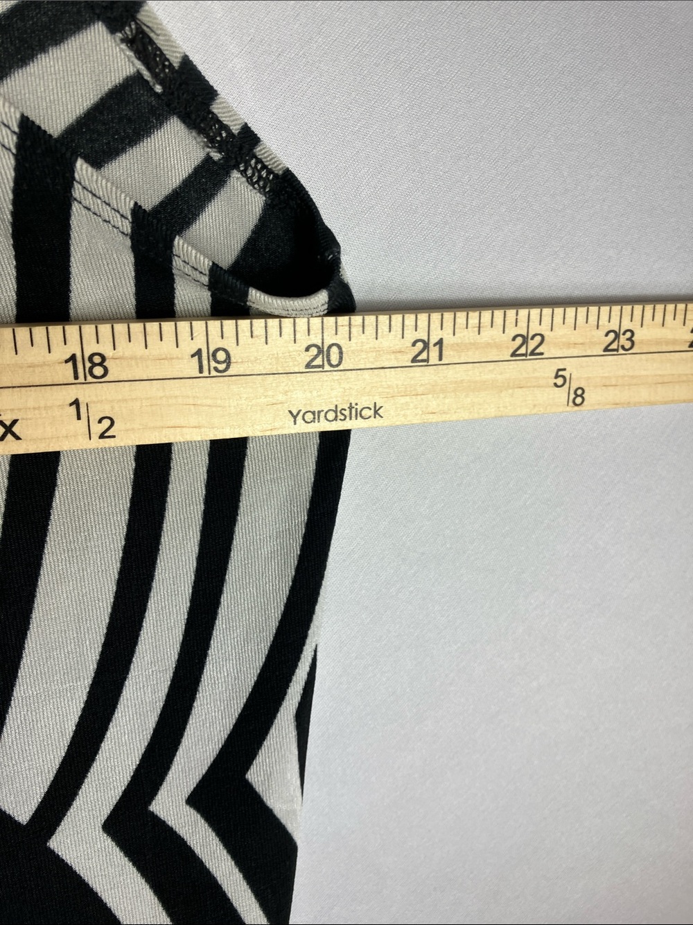 Trendy Zebra-Stripe Sleeveless Tank Top - Anacara - Black & White - Picture 3 of 7